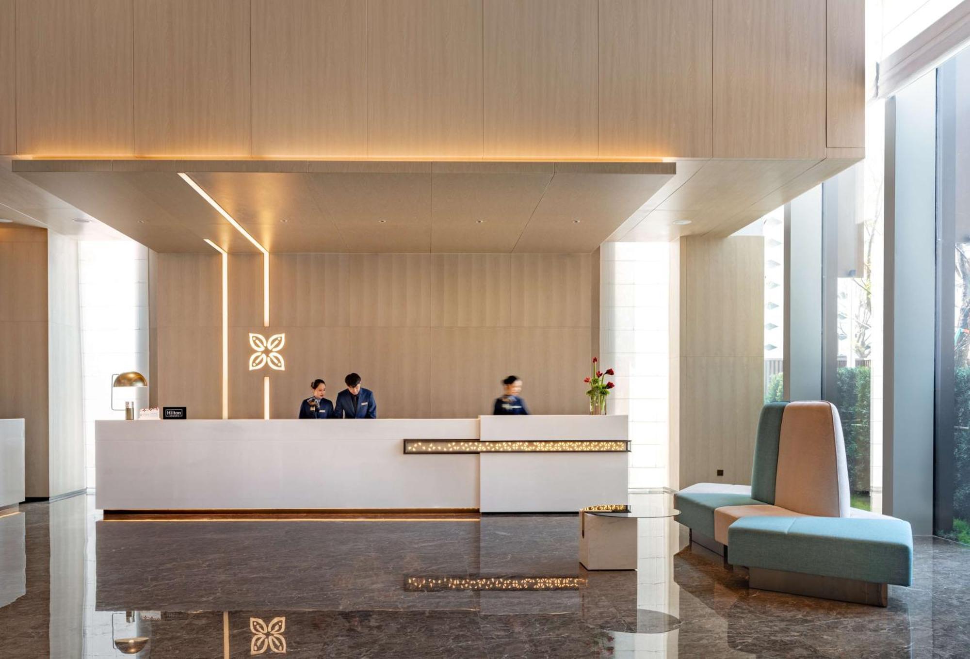 Hilton Garden Inn Shenzhen World Exhibition & Convention Center Екстериор снимка