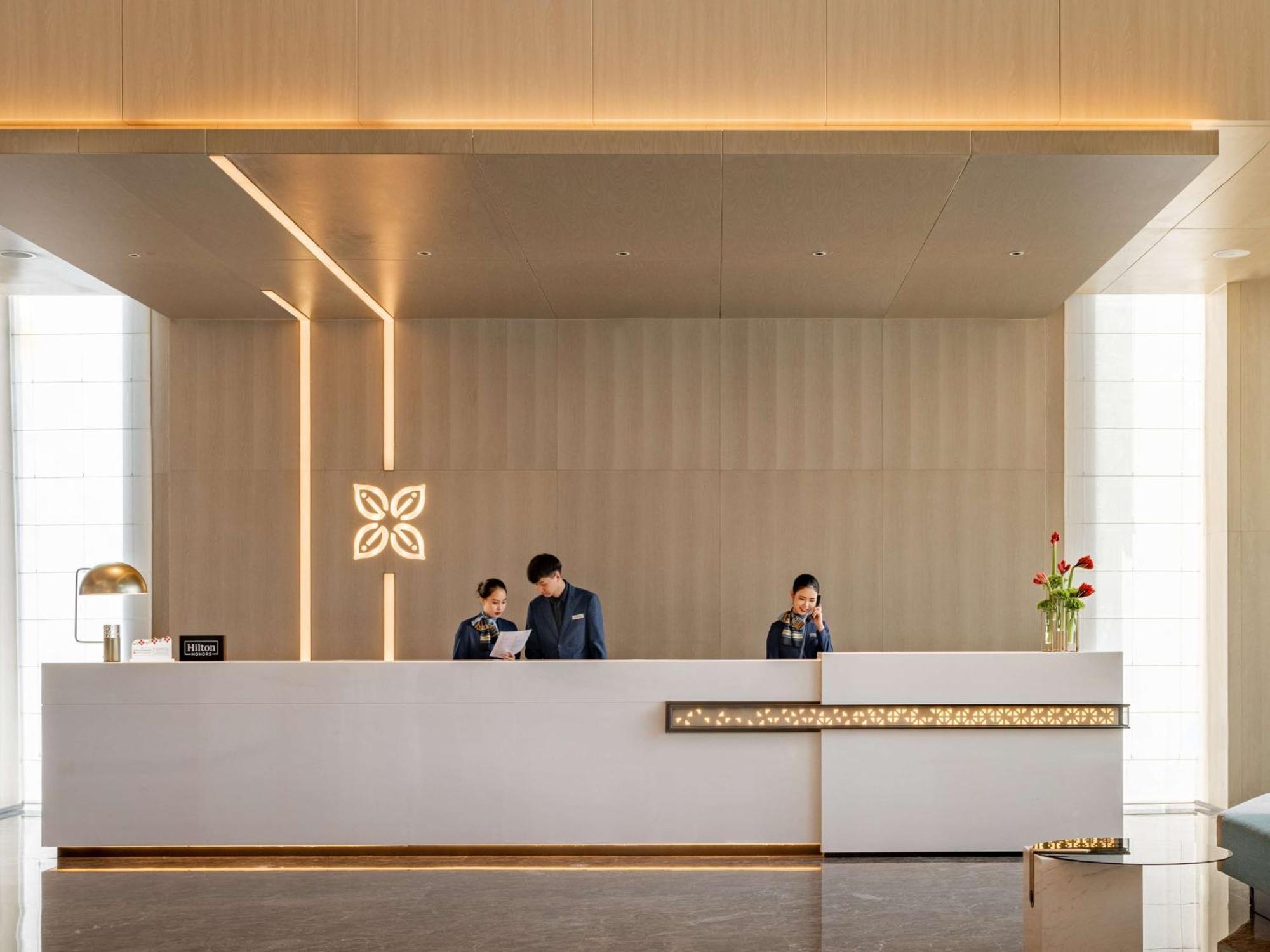Hilton Garden Inn Shenzhen World Exhibition & Convention Center Екстериор снимка